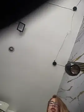 sara calderon online show from 11-22-25, 01:32