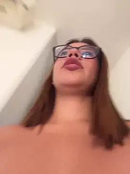 Snapshot of sara_calderon chatting on 02-10-26, 01:21 sara calderon online show from 02-10-26, 01:21