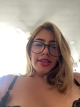 sara calderon online show from 10-11-25, 01:23