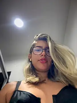 sara calderon online show from 09-13-25, 01:22