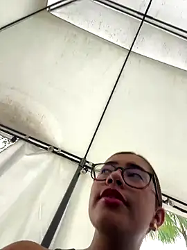 sara calderon online show from 10-22-25, 01:21