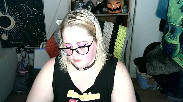 Snapshot of Kinky_Witch chatting on 05-27-26, 04:58 Kinky Witch online show from 05-27-26, 04:58