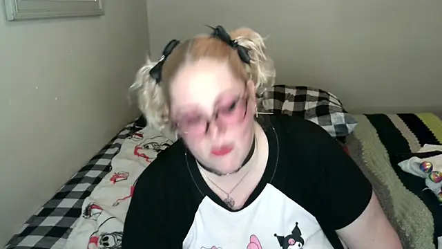 Kinky Witch online show from 04-18-26, 04:37