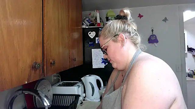 Snapshot of Kinky_Witch chatting on 04-30-26, 06:04 Kinky Witch online show from 04-30-26, 06:04