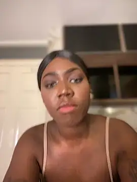 Snapshot of Alexia_24 chatting on 10-27-25, 12:44 Alexia 24 online show from 10-27-25, 12:44