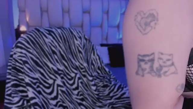 Snapshot of revenmiller_ chatting on 02-11-26, 07:25 revenmiller online show from 02-11-26, 07:25