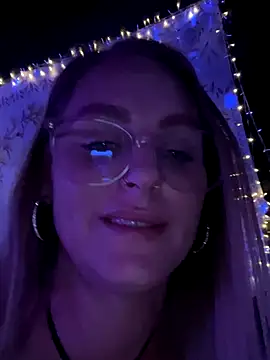 Snapshot of BossMomma0387 chatting on 09-10-25, 03:27 BossMomma0387 online show from 09-10-25, 03:27