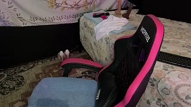 Snapshot of BossMomma0387 chatting on 10-31-25, 02:19 BossMomma0387 online show from 10-31-25, 02:19