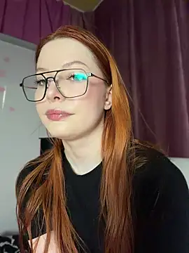 Snapshot of Dari_Toy_ chatting on 06-18-26, 01:27 Dari Toy online show from 06-18-26, 01:27