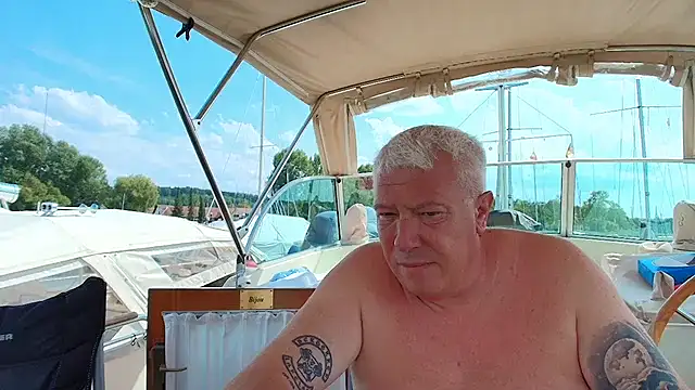 Snapshot of Kinky_Couple69 chatting on 07-19-26, 02:14 Kinky Couple69 online show from 07-19-26, 02:14