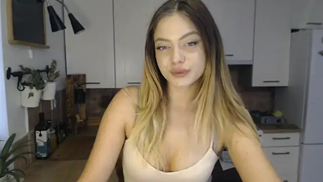 Snapshot of BuffyxLUST chatting on 11-18-25, 10:51 BuffyxLUST online show from 11-18-25, 10:51