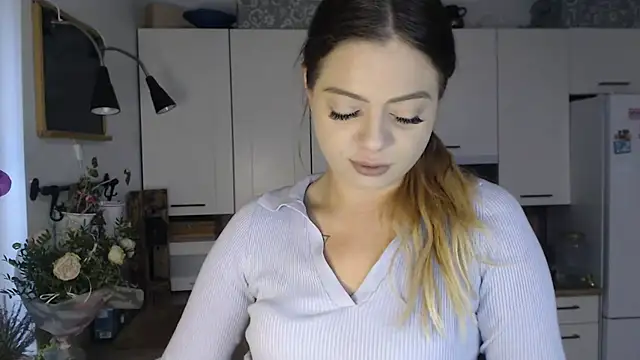 Snapshot of BuffyxLUST chatting on 09-17-25, 06:59 BuffyxLUST online show from 09-17-25, 06:59