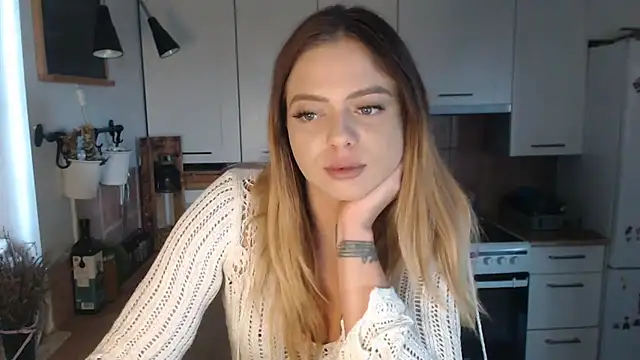 Snapshot of BuffyxLUST chatting on 10-01-25, 11:25 BuffyxLUST online show from 10-01-25, 11:25