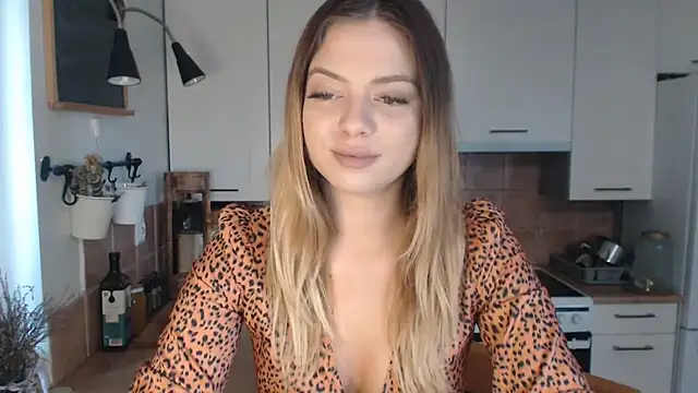 Snapshot of BuffyxLUST chatting on 09-29-25, 07:04 BuffyxLUST online show from 09-29-25, 07:04