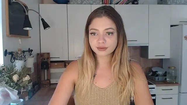 Snapshot of BuffyxLUST chatting on 09-23-25, 11:28 BuffyxLUST online show from 09-23-25, 11:28