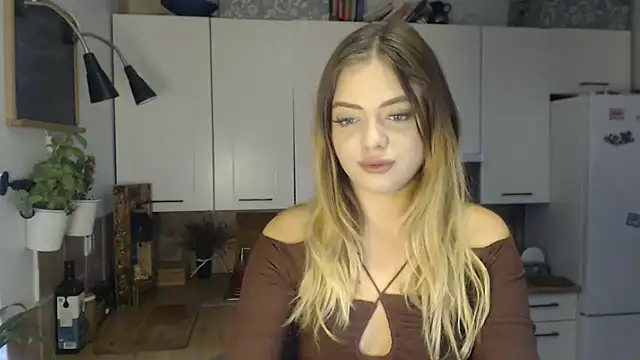 Snapshot of BuffyxLUST chatting on 10-28-25, 07:51 BuffyxLUST online show from 10-28-25, 07:51