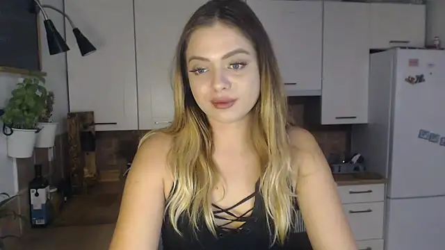 Snapshot of BuffyxLUST chatting on 10-27-25, 02:51 BuffyxLUST online show from 10-27-25, 02:51