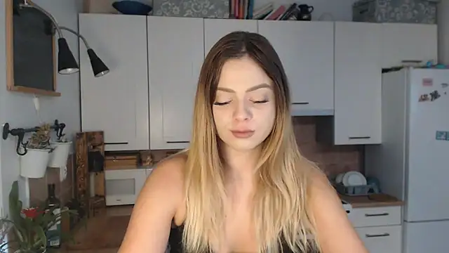 Snapshot of BuffyxLUST chatting on 10-06-25, 07:42 BuffyxLUST online show from 10-06-25, 07:42