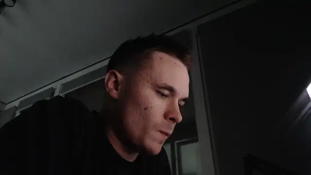 Snapshot of FreddyBredi chatting on 10-24-25, 01:54 FreddyBredi online show from 10-24-25, 01:54