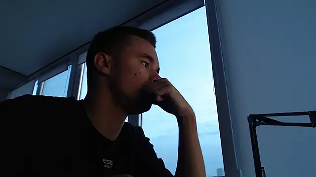 Snapshot of FreddyBredi chatting on 10-09-25, 01:33 FreddyBredi online show from 10-09-25, 01:33