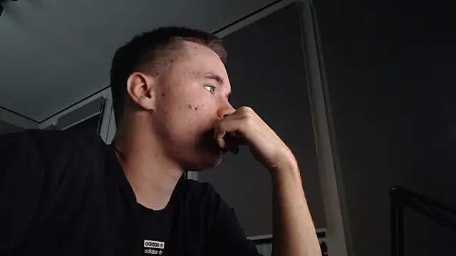 Snapshot of FreddyBredi chatting on 10-30-25, 02:47 FreddyBredi online show from 10-30-25, 02:47