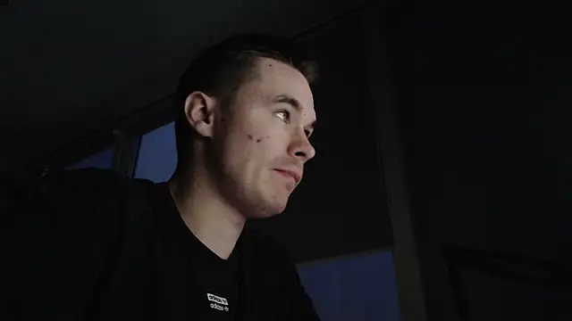 Snapshot of FreddyBredi chatting on 11-06-25, 12:53 FreddyBredi online show from 11-06-25, 12:53