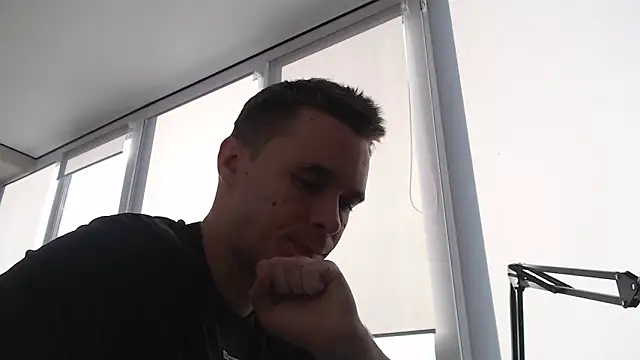 Snapshot of FreddyBredi chatting on 10-22-25, 08:47 FreddyBredi online show from 10-22-25, 08:47