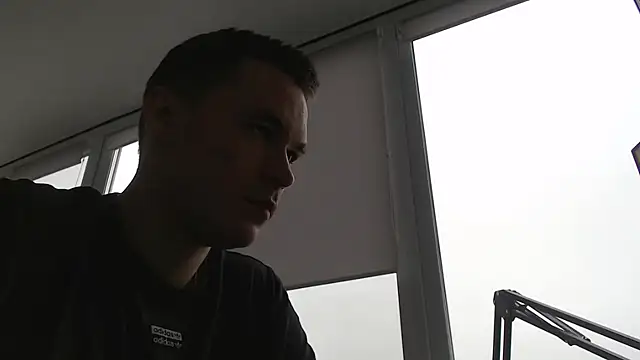 Snapshot of FreddyBredi chatting on 11-08-25, 05:44 FreddyBredi online show from 11-08-25, 05:44