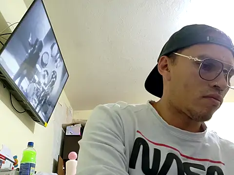 DOBLEWYOSK69G online show from 10-23-25, 01:32