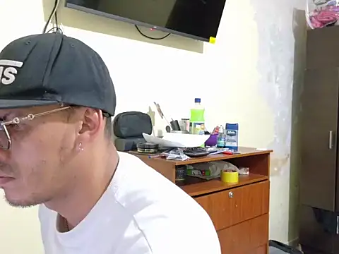 DOBLEWYOSK69G online show from 10-04-25, 01:45