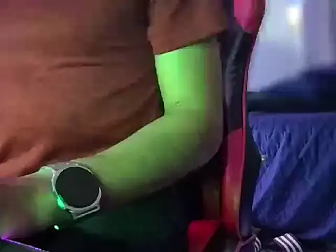 Snapshot of TUPtitaHot chatting on 01-17-26, 04:38 TUPtitaHot online show from 01-17-26, 04:38