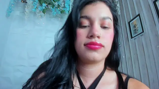 Snapshot of zarahcoxx chatting on 09-12-25, 02:23 zarahcoxx online show from 09-12-25, 02:23