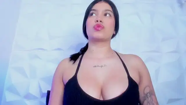 Snapshot of zarahcoxx chatting on 09-30-25, 04:18 zarahcoxx online show from 09-30-25, 04:18