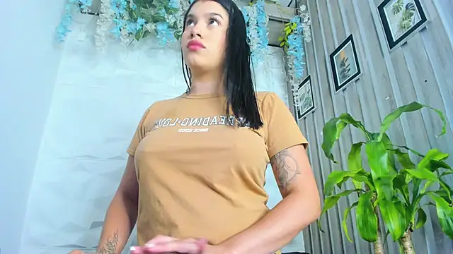 Snapshot of zarahcoxx chatting on 10-09-25, 04:35 zarahcoxx online show from 10-09-25, 04:35