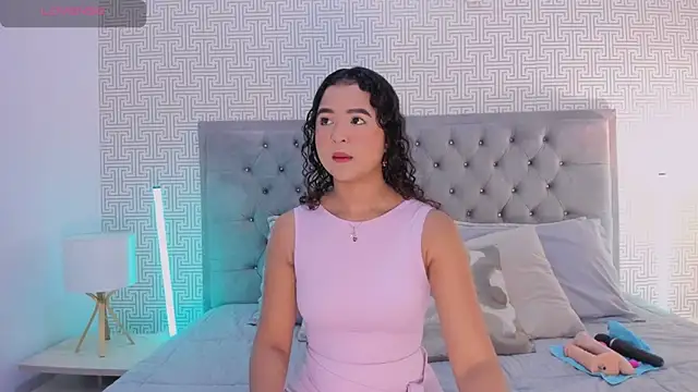 Evaa Lunna  online show from 05-20-26, 08:28