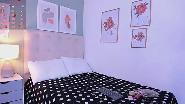 Evaa Lunna  online show from 09-22-25, 02:39