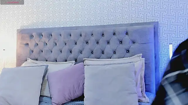 Evaa Lunna  online show from 11-21-25, 08:19