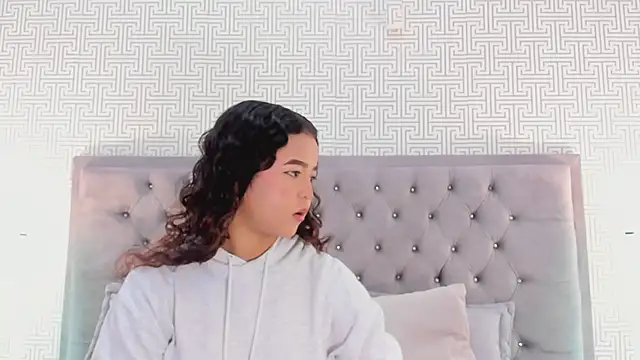 Evaa Lunna  online show from 03-05-26, 08:16