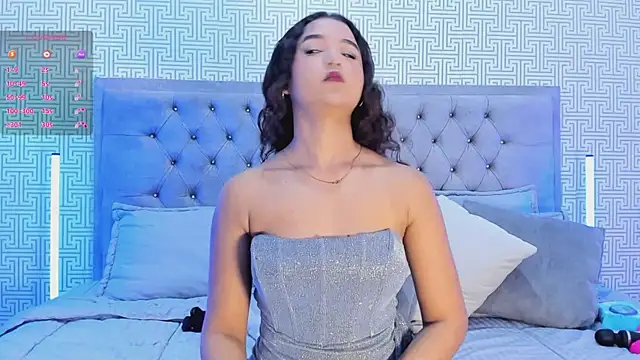 Evaa Lunna  online show from 10-31-25, 08:49