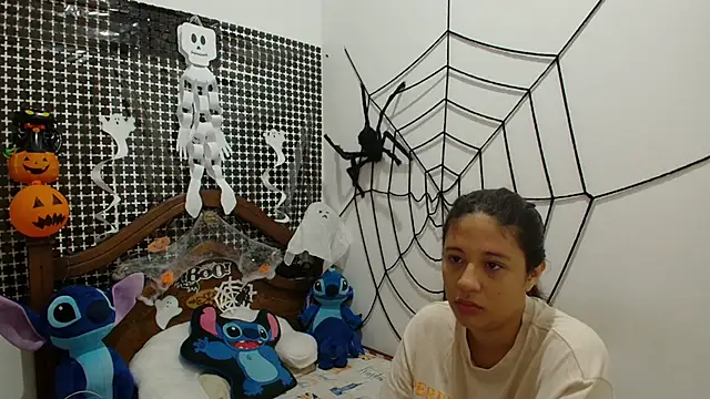 Snapshot of Aria_Arthur chatting on 10-21-25, 10:14 Aria Arthur online show from 10-21-25, 10:14