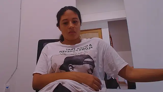 Snapshot of Aria_Arthur chatting on 09-10-25, 12:04 Aria Arthur online show from 09-10-25, 12:04