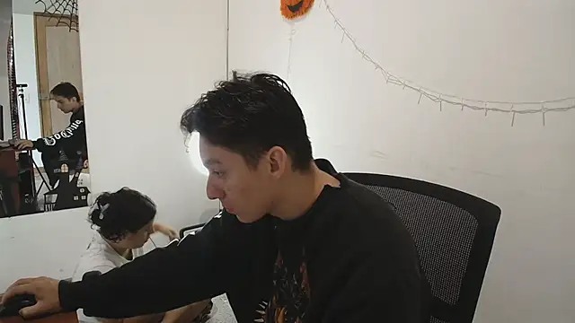 Snapshot of Aria_Arthur chatting on 10-12-25, 02:07 Aria Arthur online show from 10-12-25, 02:07