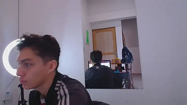 Snapshot of Aria_Arthur chatting on 09-25-25, 12:33 Aria Arthur online show from 09-25-25, 12:33