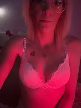 Snapshot of geilemine chatting on 09-30-25, 11:44 geilemine online show from 09-30-25, 11:44