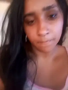 Snapshot of srtsara chatting on 09-27-25, 04:35 srtsara online show from 09-27-25, 04:35