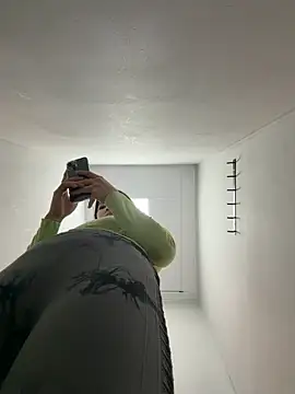 Ninazhang online show from 03-17-26, 12:46