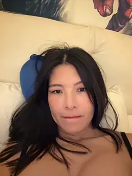 Ninazhang online show from 10-27-25, 01:17