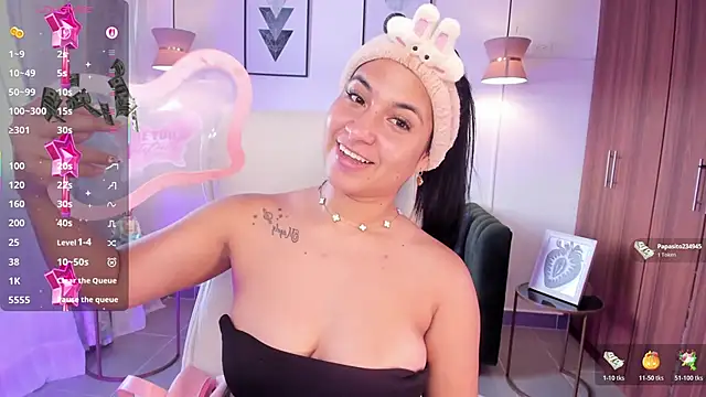 DANDARA THOM online show from 10-26-25, 07:47