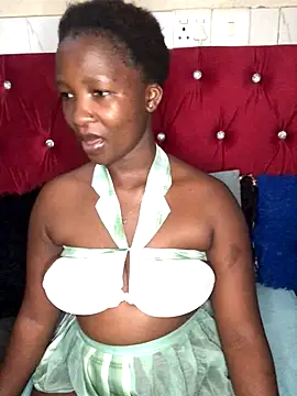 Snapshot of MissREAHx chatting on 10-13-25, 04:08 MissREAHx online show from 10-13-25, 04:08