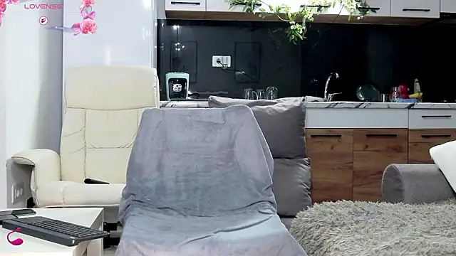 Anna glamlovely online show from 03-18-26, 12:51